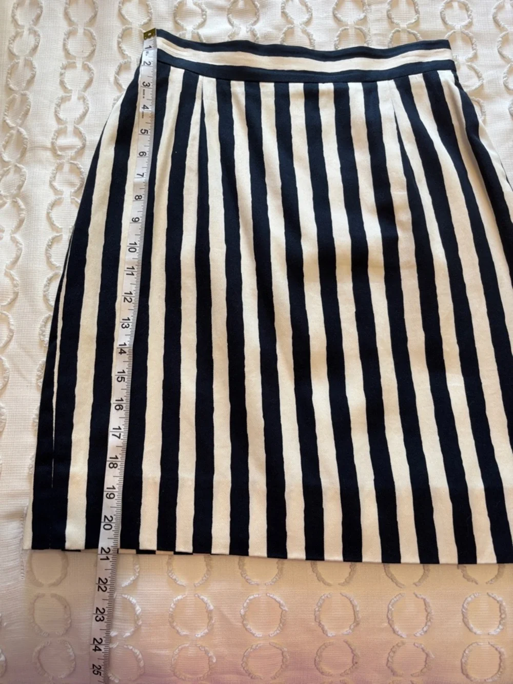 Vintgage Louis Feraud Black &‎ Cream Vertical Stripe Straight Skirt Lined size 8